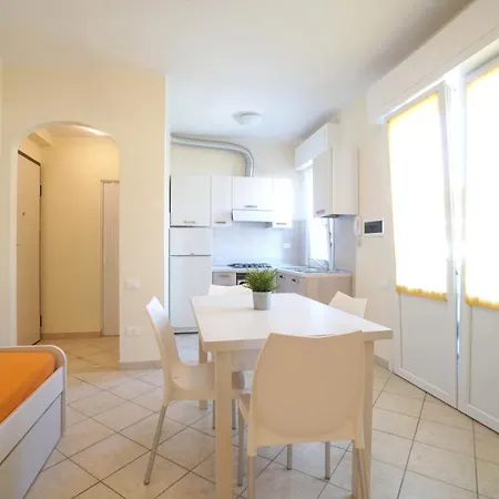 Apart-hotel Manuela 3*